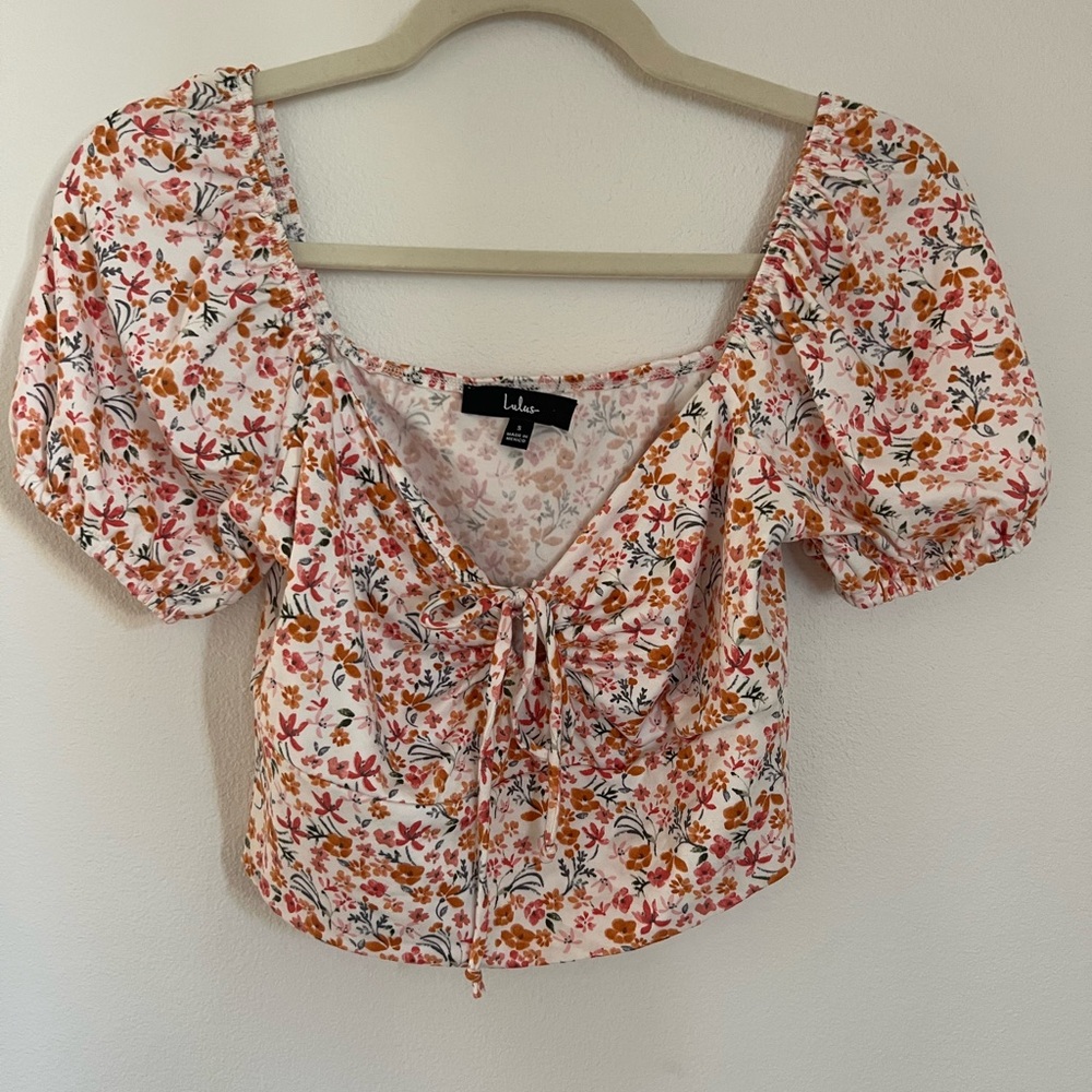 Lulus floral crop top with cutout